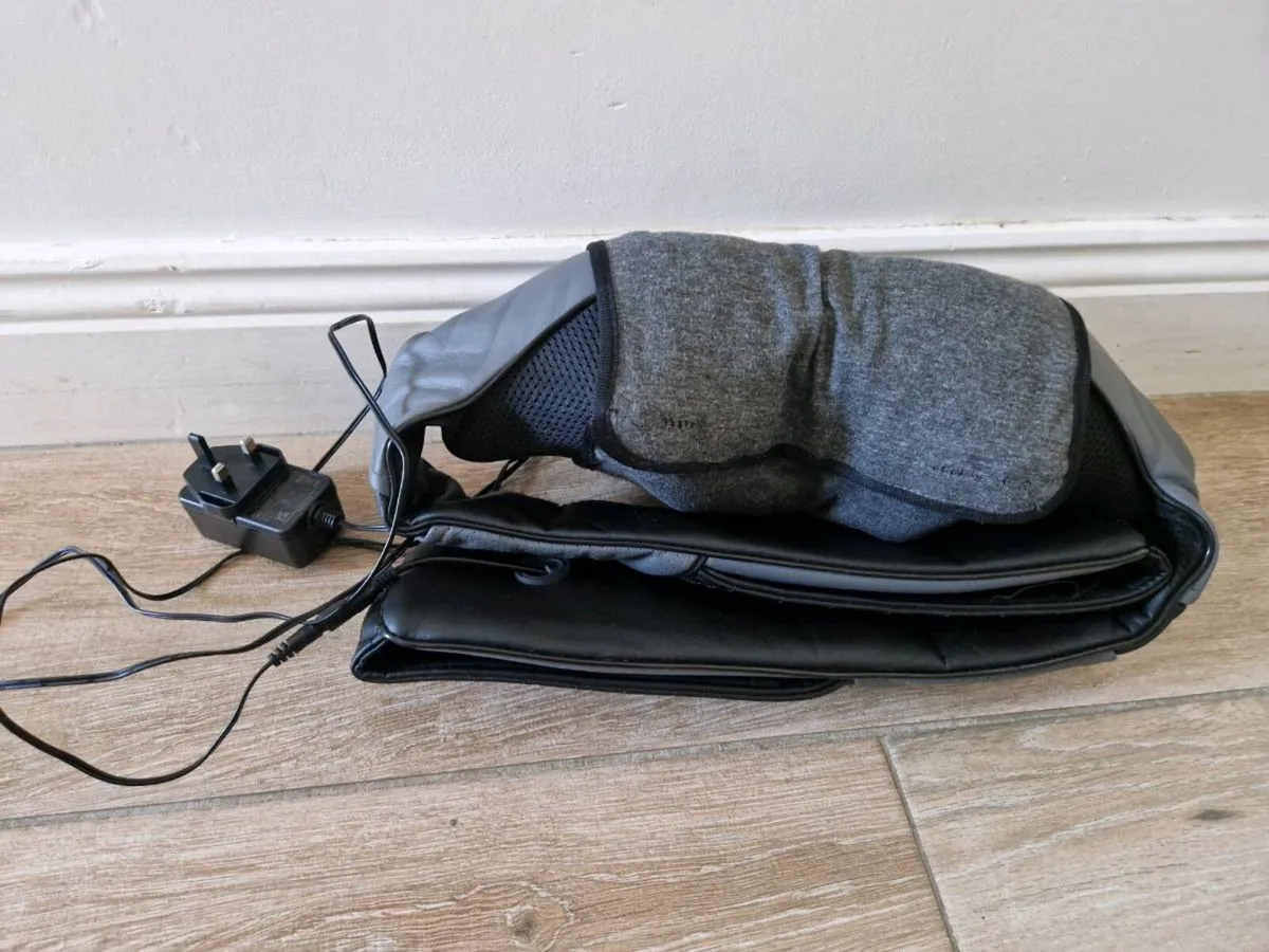 Back neck massager with heating pads - Image 1