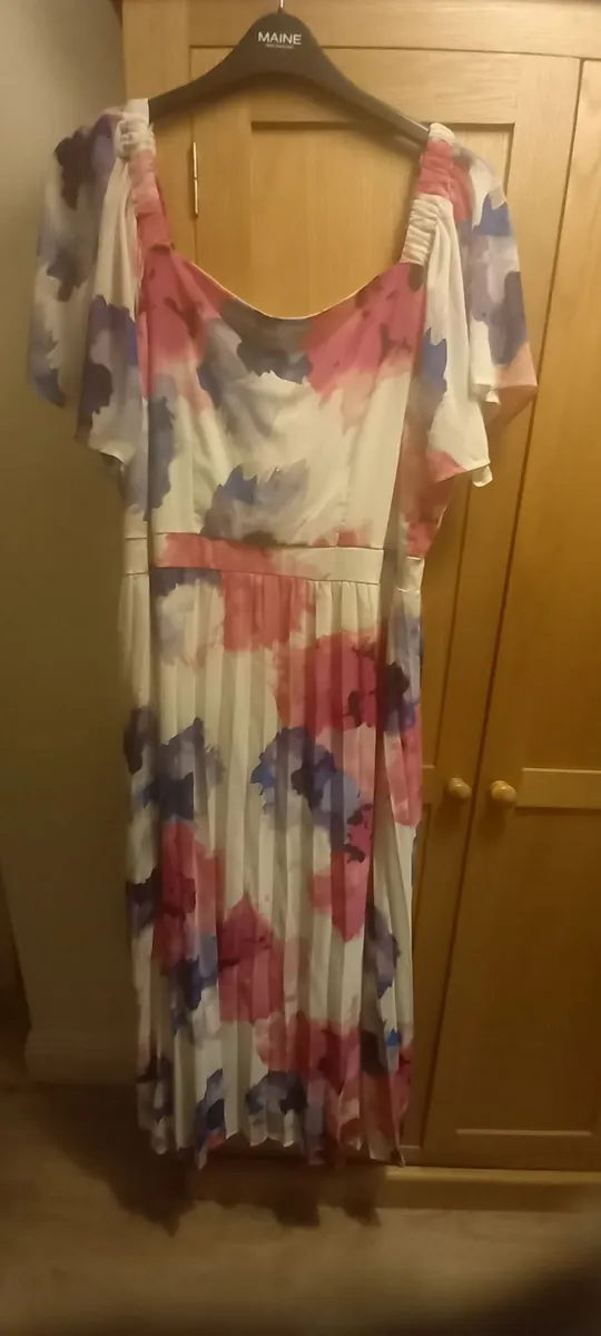 Maxi dress 2 trousers suits with tags - Image 1