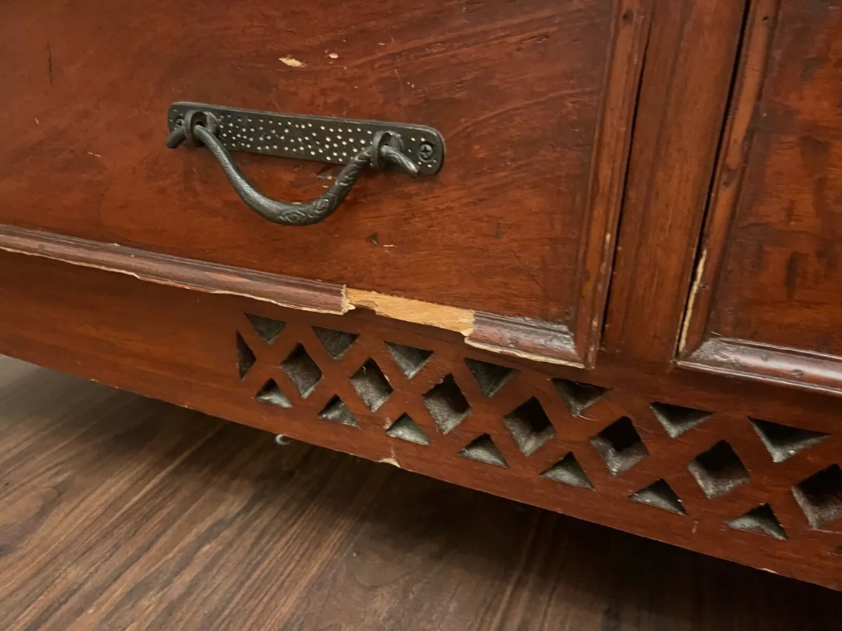 Free Antique Dresser/Chest of Drawers - Image 2