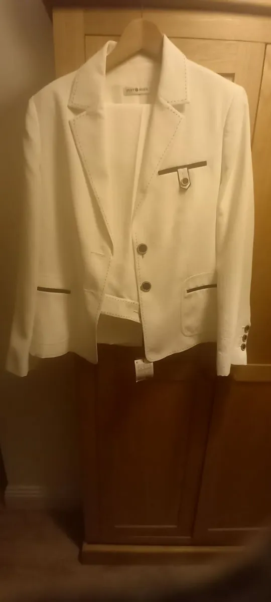 Maxi dress 2 trousers suits with tags - Image 3