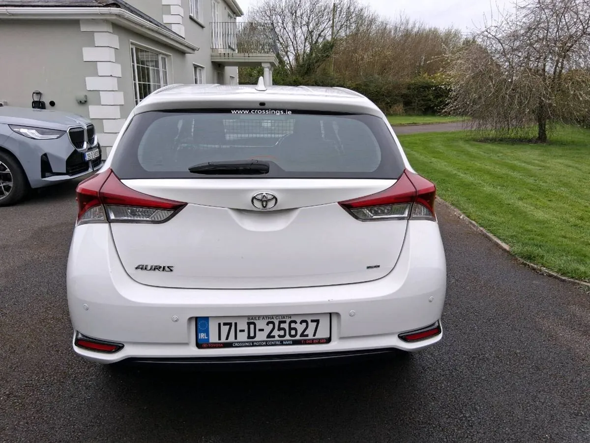 2017 Toyota auris terra van tax doe 197km - Image 2
