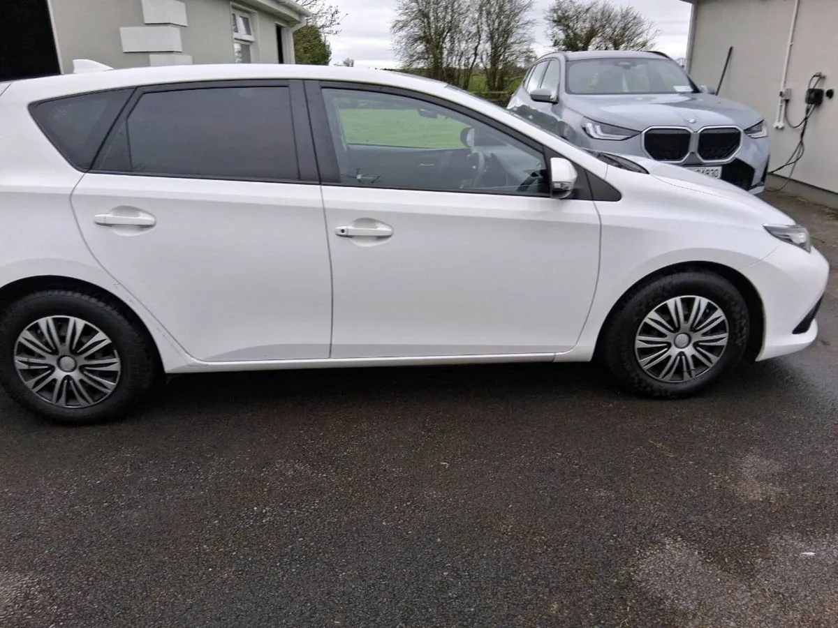 2017 Toyota auris terra van tax doe 197km - Image 4