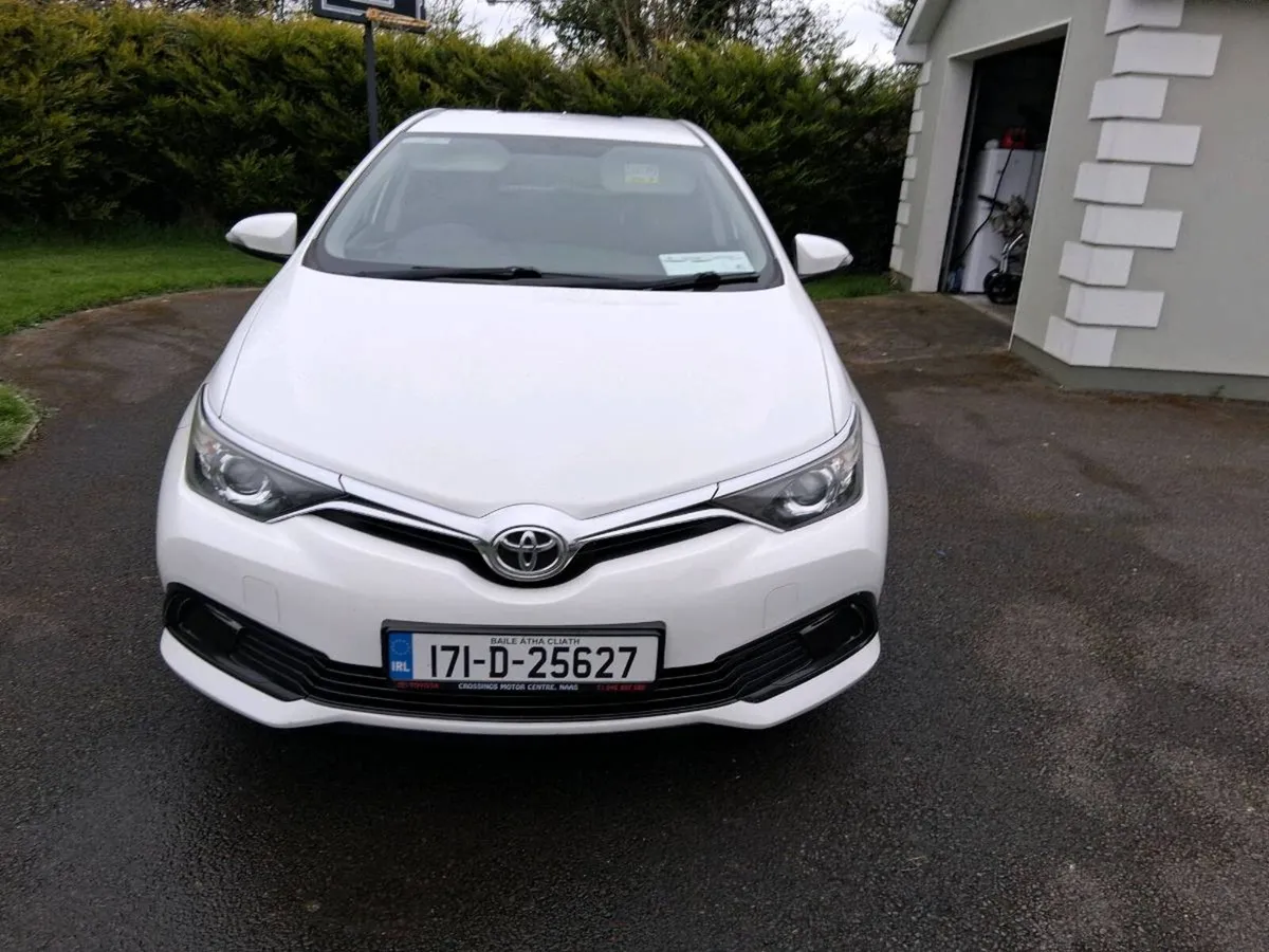 2017 Toyota auris terra van tax doe 197km - Image 1