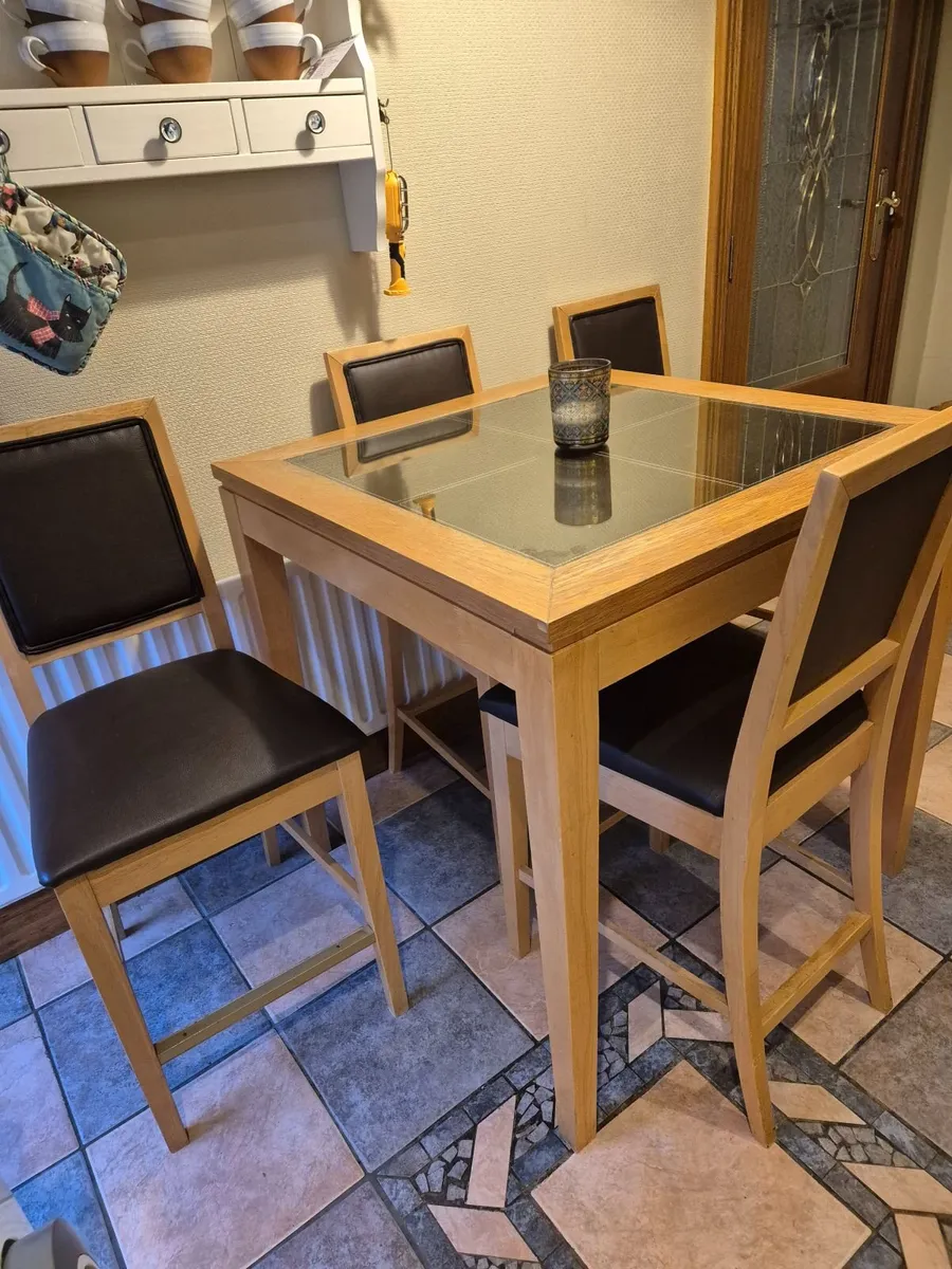 Table & chairs - Image 2