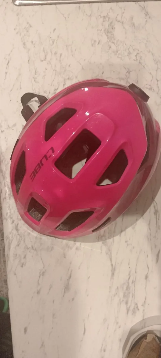 Young child's cycle helmet - Image 1