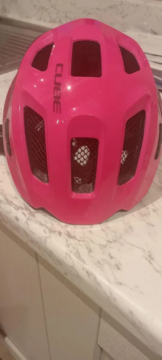 Young child's cycle helmet - Image 2