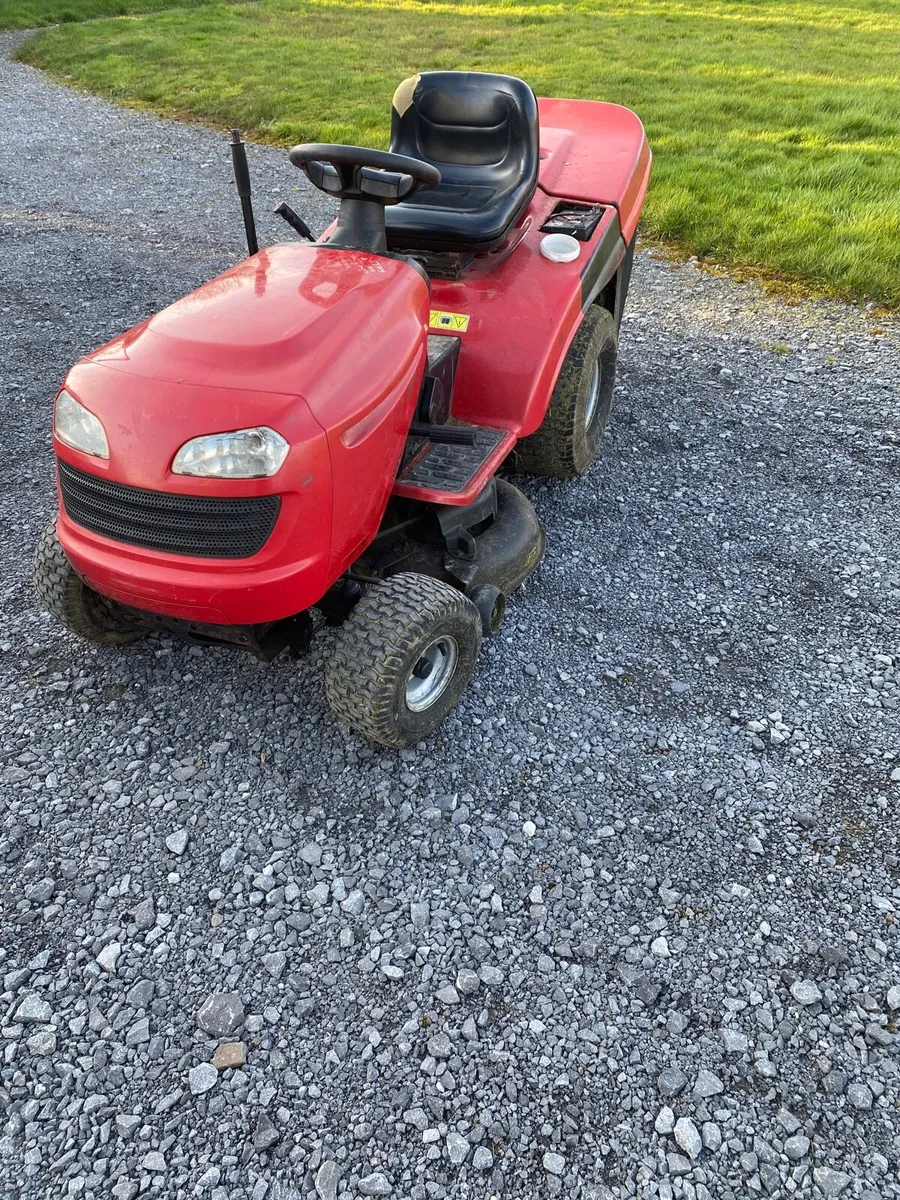 Tractor lawnmower - Image 1