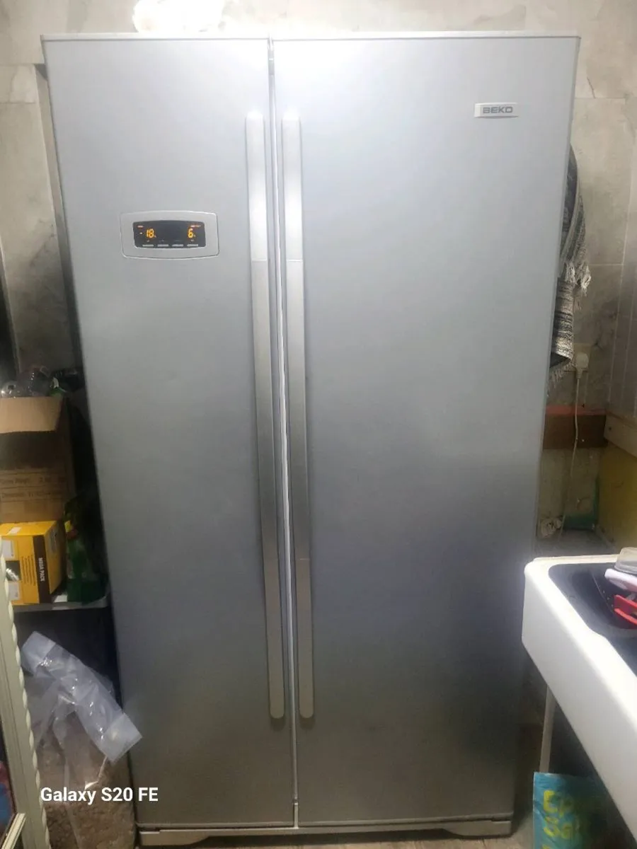 Beko American style fridge freezer - Image 1
