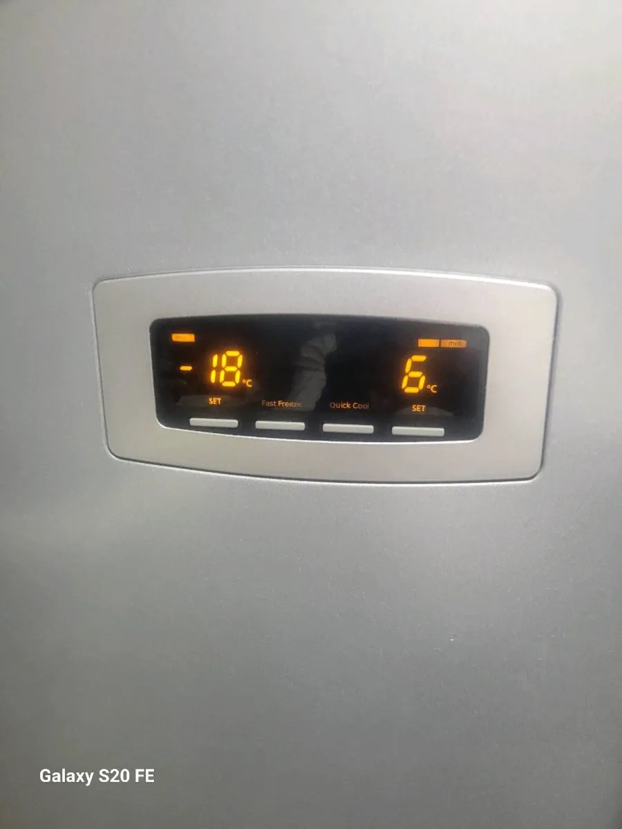 Beko American style fridge freezer - Image 2