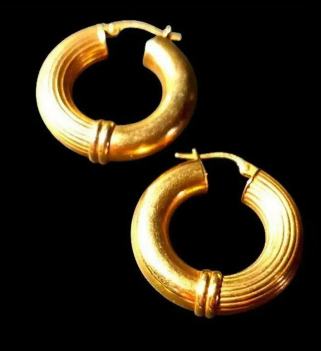 Vintage 9ct Gold Hallmarked Chunky Earrings - Image 2