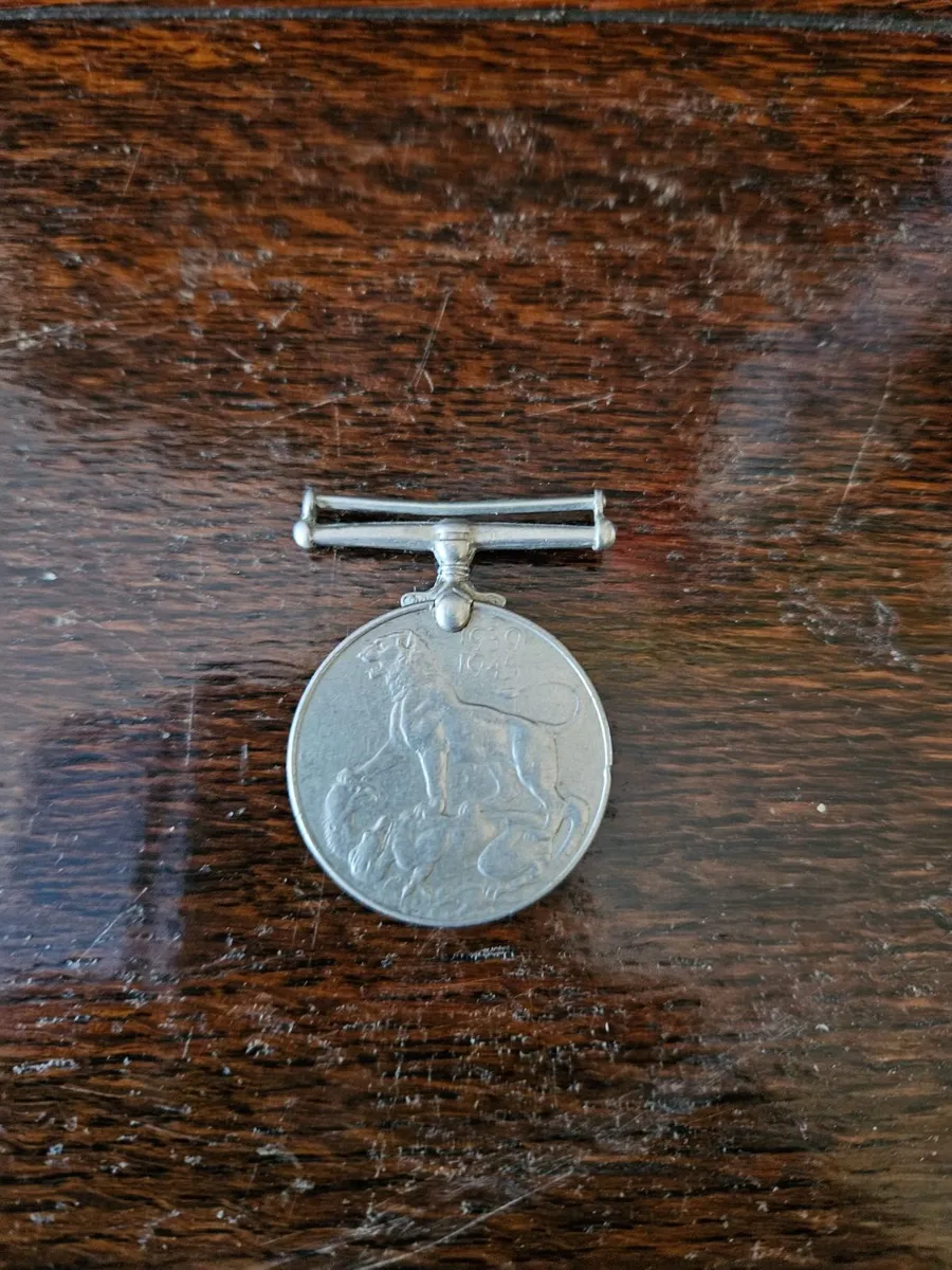 Vintage British Army WW2 Medal - Image 1