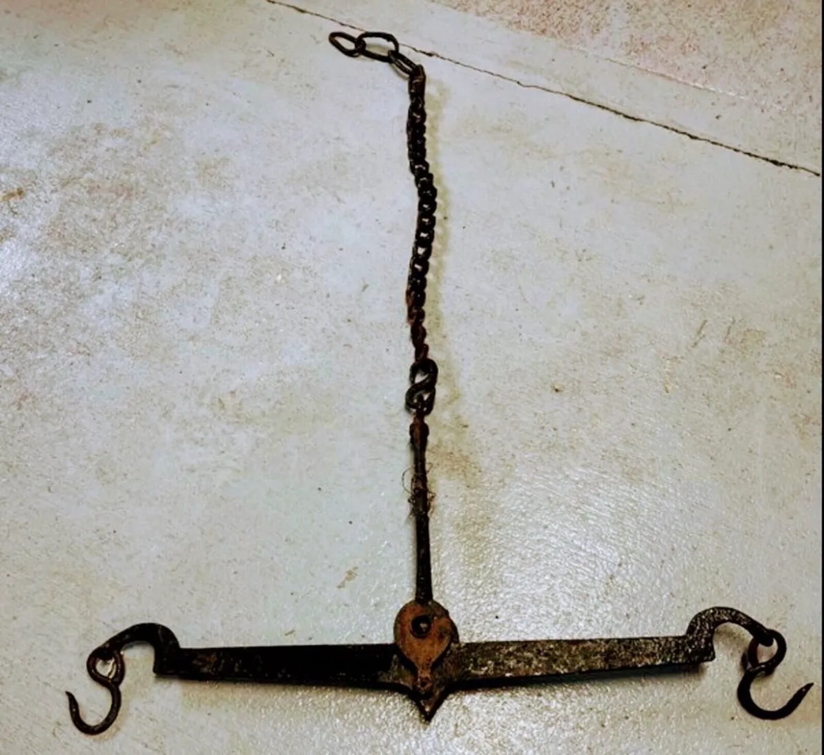 Antique wrought iron balancing scales - Image 1