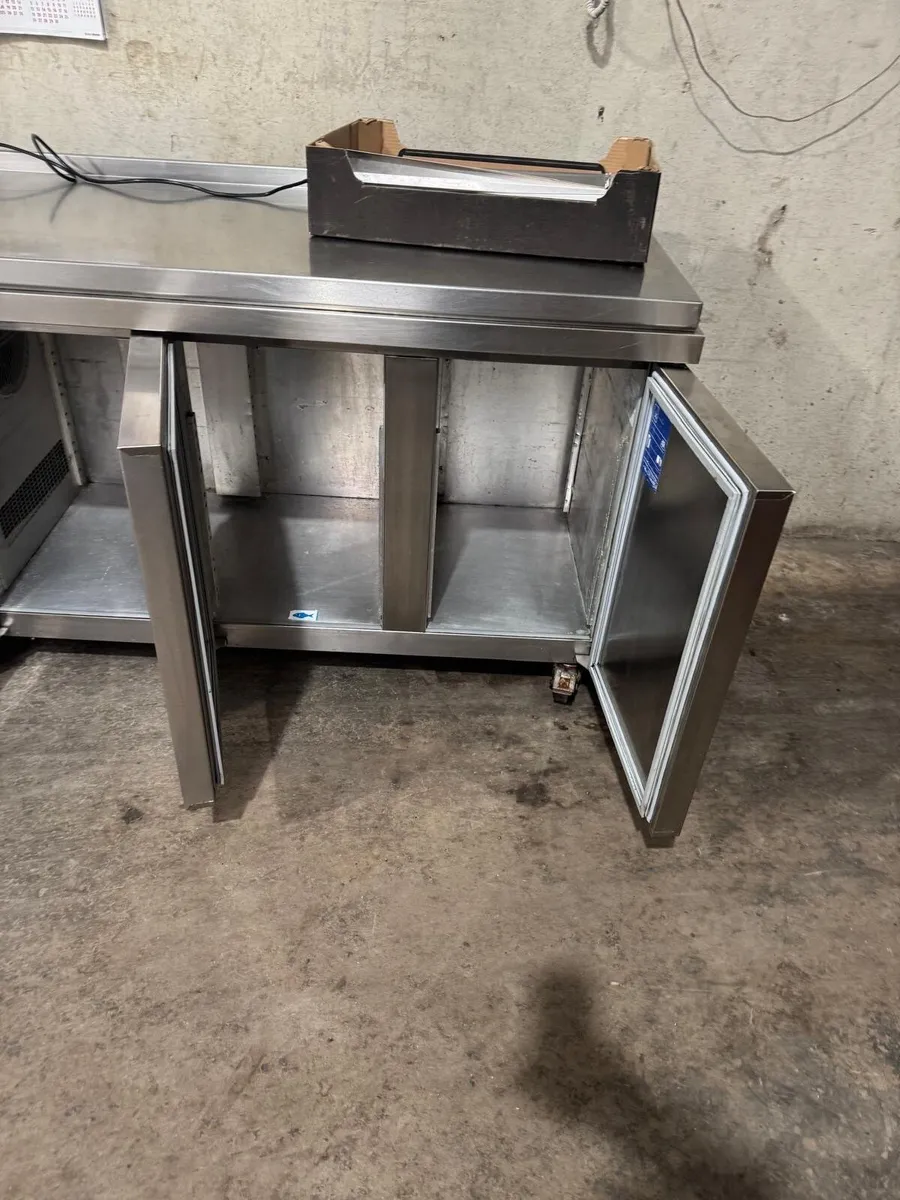 FOSTER XTRA 3 DOOR FRIDGE WITH COUNTER - Image 4