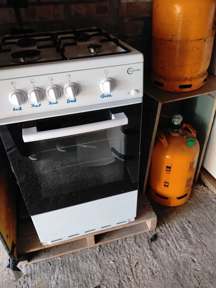 Gas cooker, hardly used - Image 1