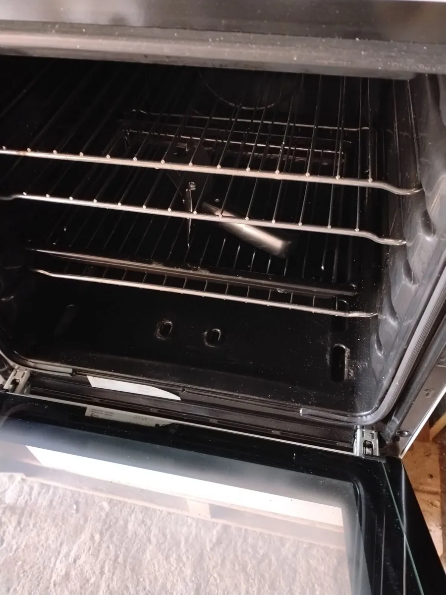 Gas cooker, hardly used - Image 3