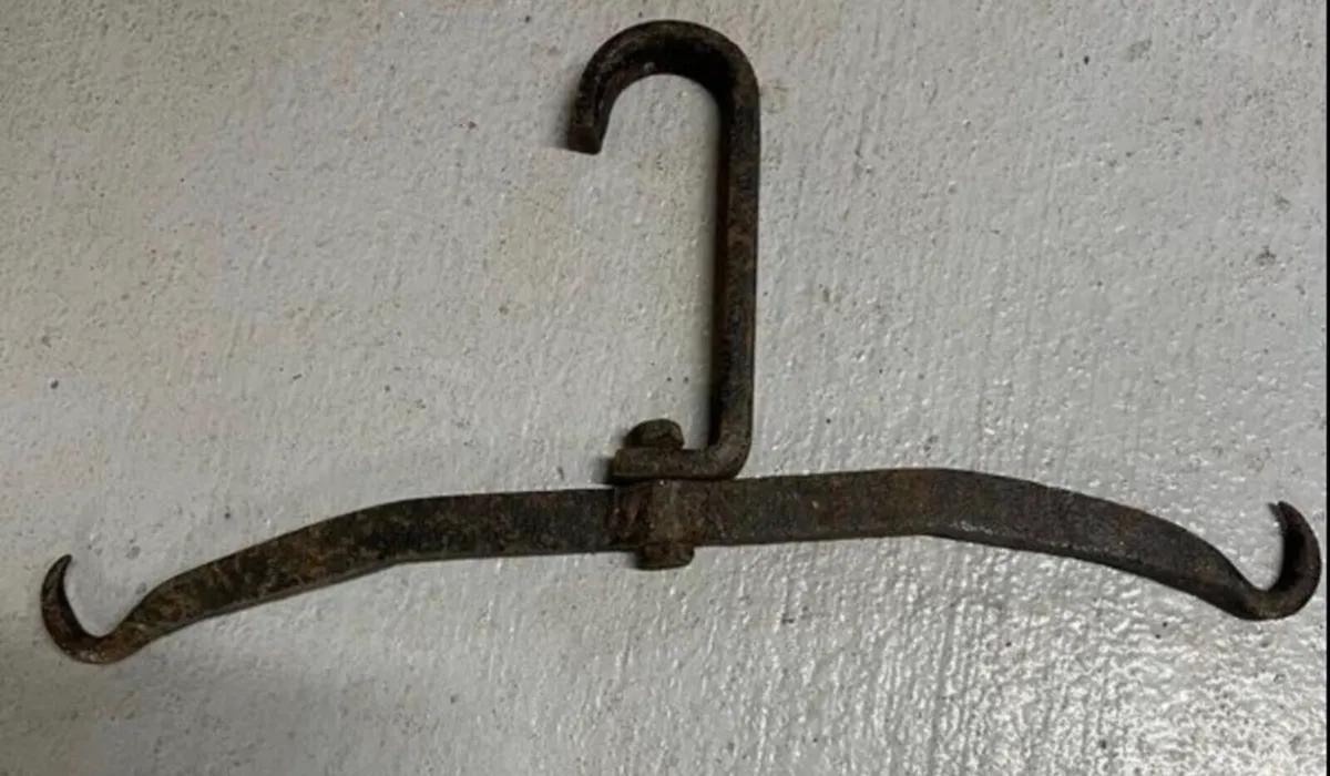 Antique iron swindle hook - Image 1