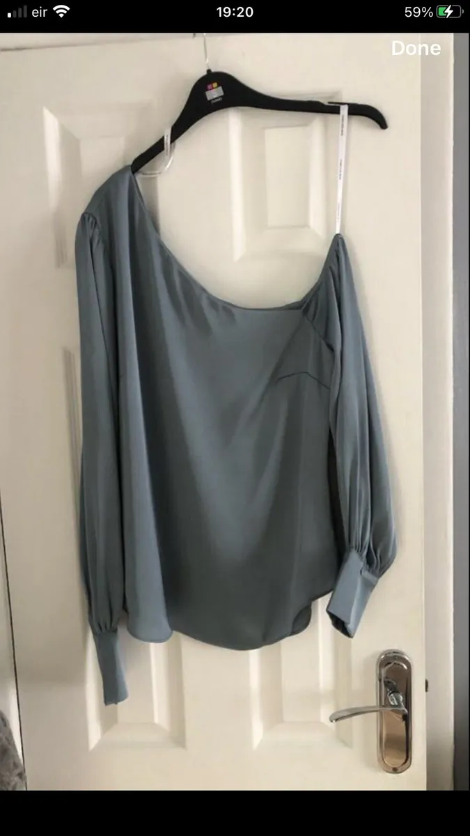 Ladies stunning blouse size M €5 - Image 1