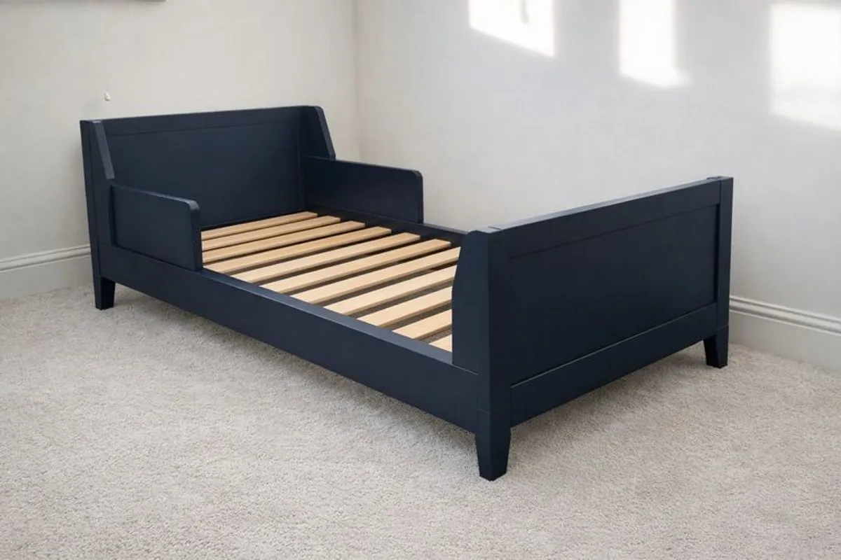 Mamas & Papas Melfi Cot/ Cot Bed (Converts to Toddler Bed) - Image 2