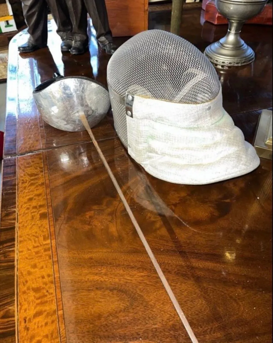 Leon Paul fencing mask and sword - Image 4