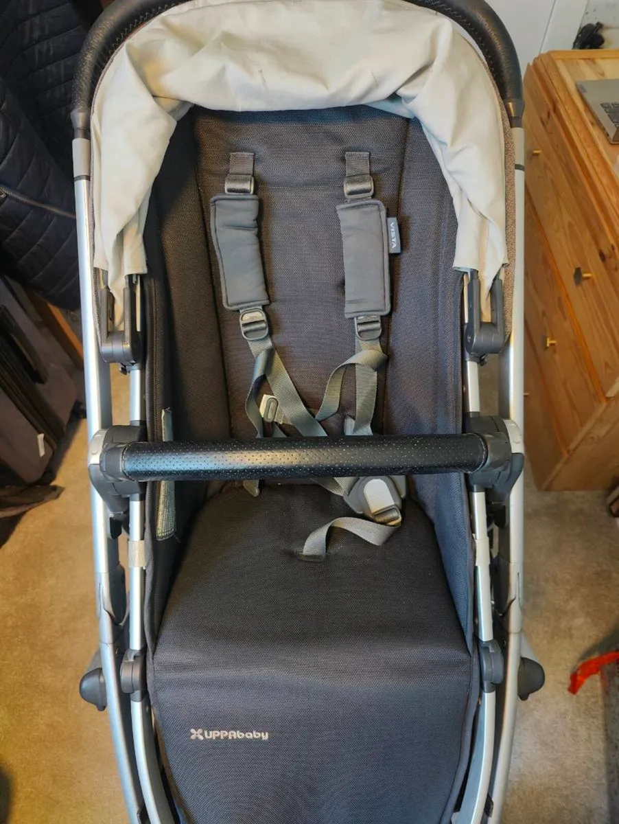 Uppababy Vista V2 and Cybex Cloud Z Carseat & base - Image 1