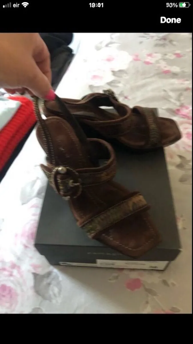 Ladies new wedge shies size 3 €20 - Image 1