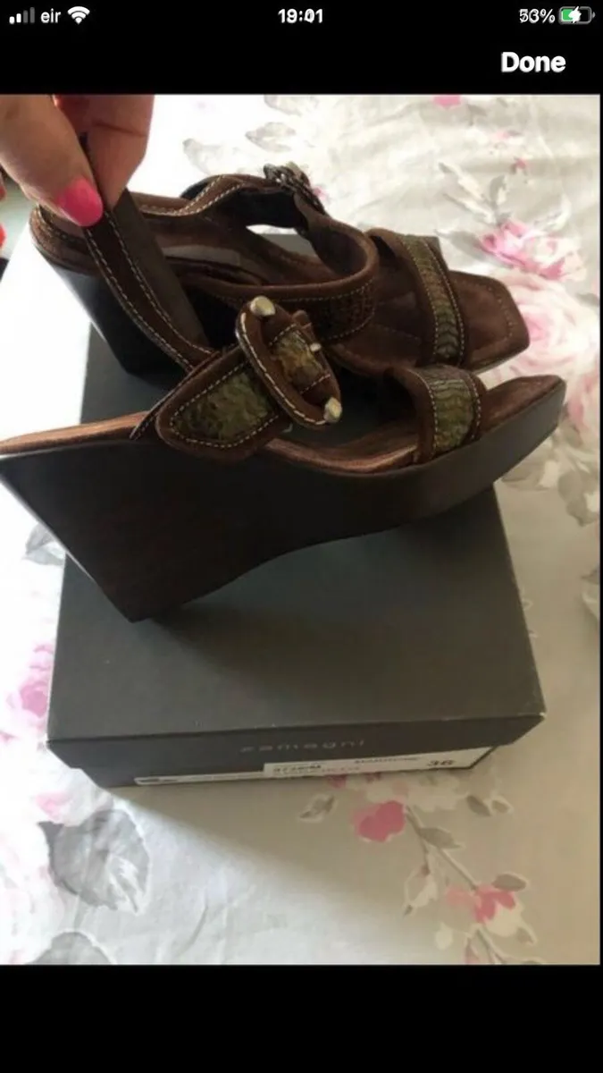 Ladies new wedge shies size 3 €20 - Image 2