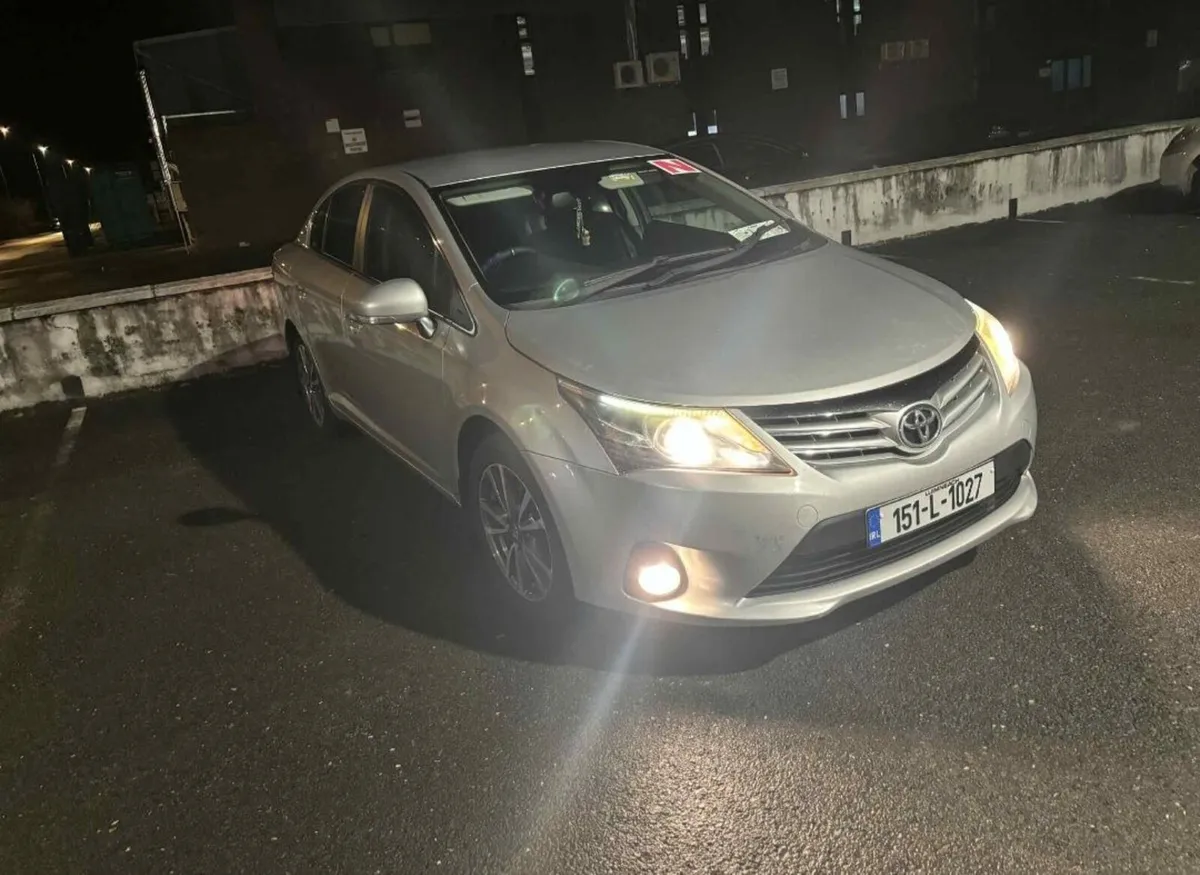 2015 Toyota Avensis 2.0 D4D - Image 2