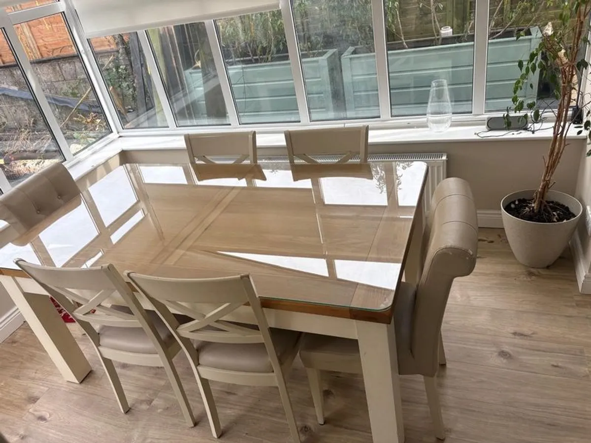 Dining table & 6 matching chairs - Image 3