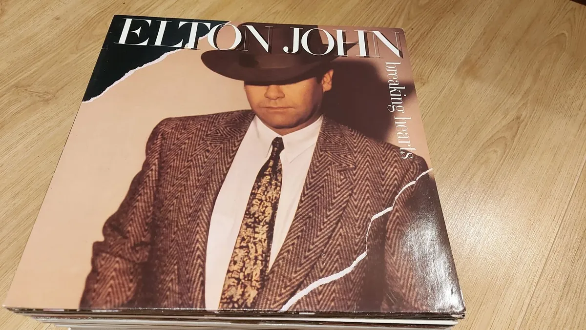 ELTON JOHN - BREAKING HEARTS - VINYL RECORD