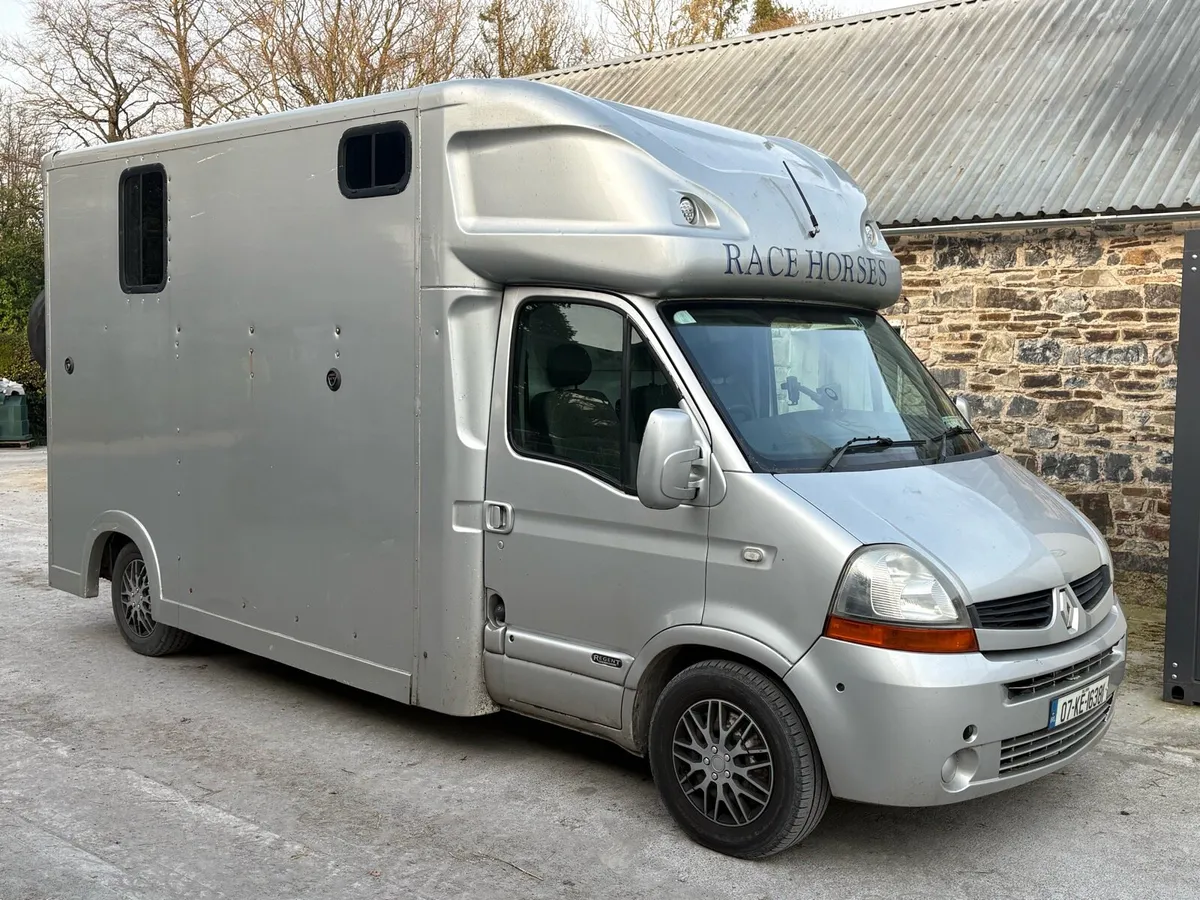 Renault 2 Horsebox - Image 1