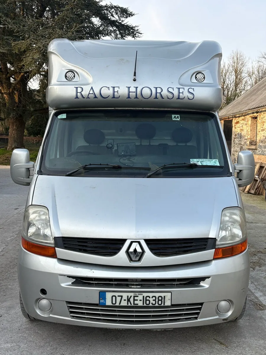 Renault 2 Horsebox - Image 2