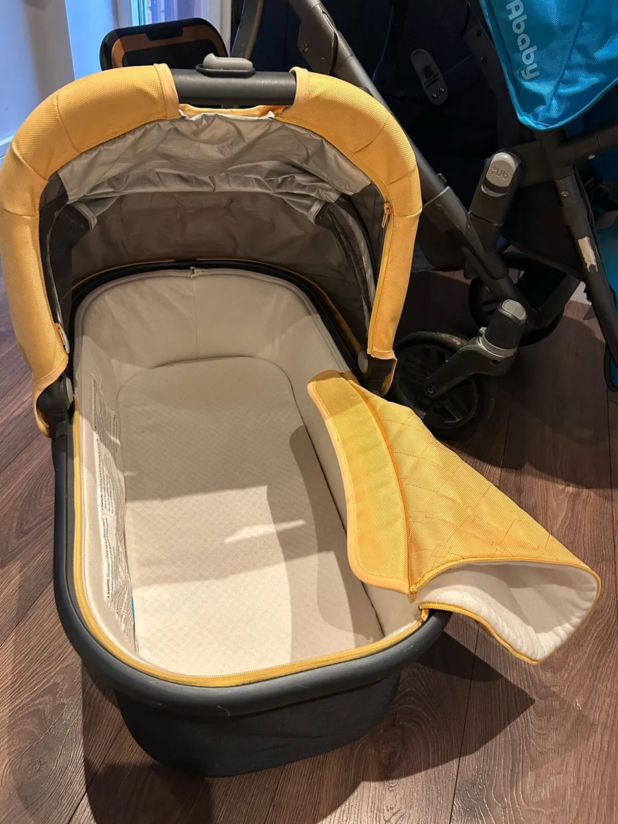 REDUCED PRICE!! Complete Uppababy Vista System - Image 4