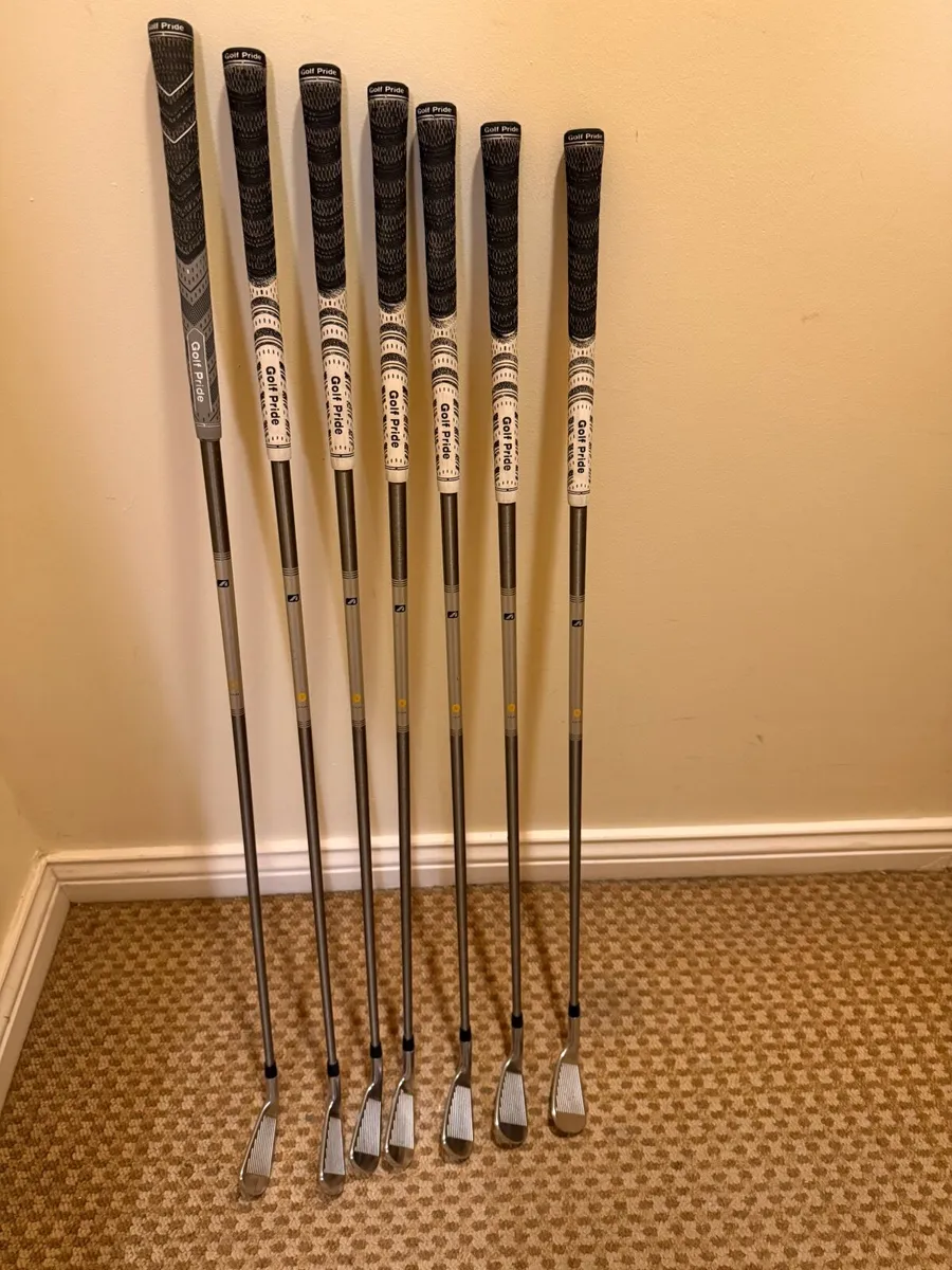 T100s irons x stiff 4-PW - Image 1