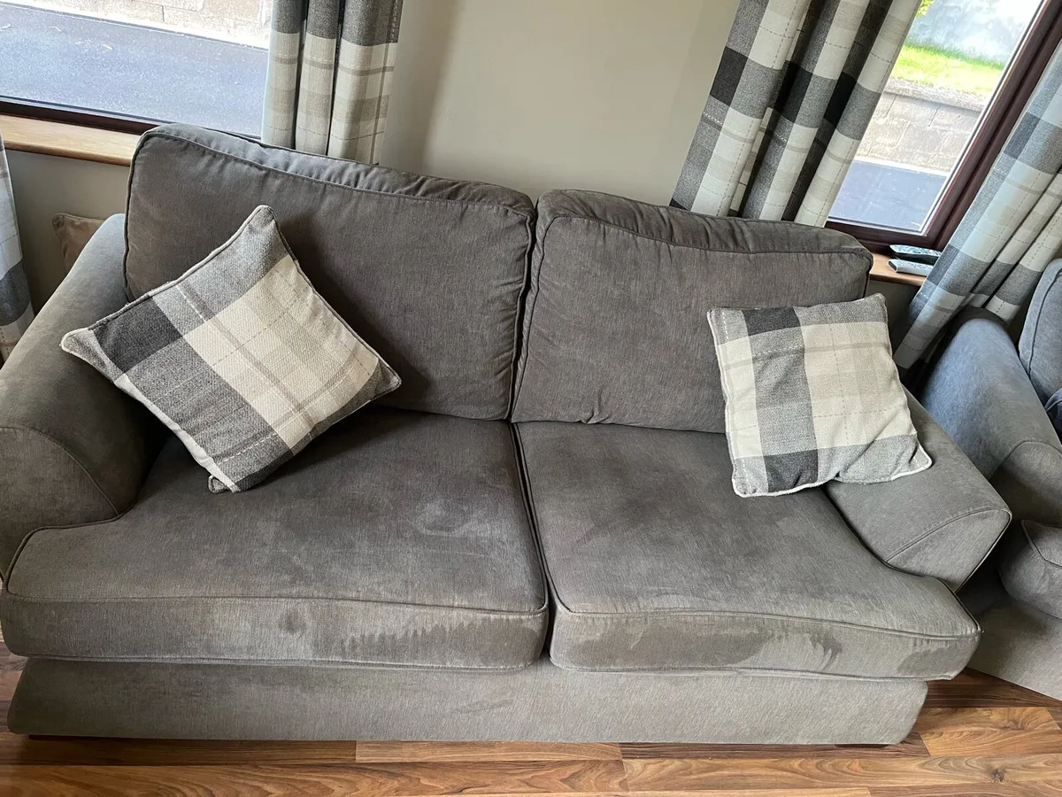 3 seater sofa & 2 armchairs - Image 1
