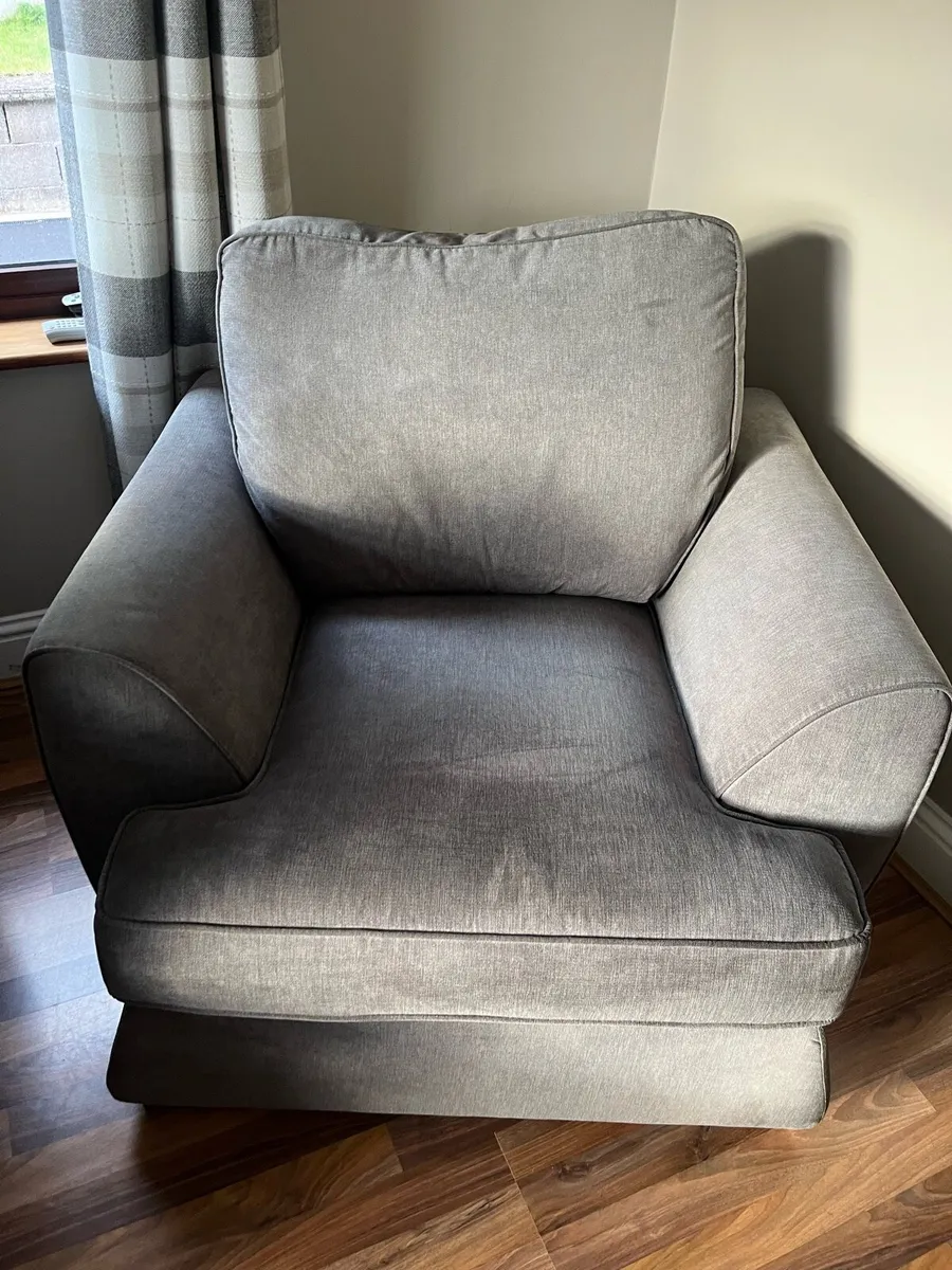 3 seater sofa & 2 armchairs - Image 4