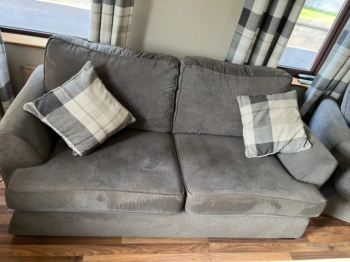 3 seater sofa & 2 armchairs - Image 2