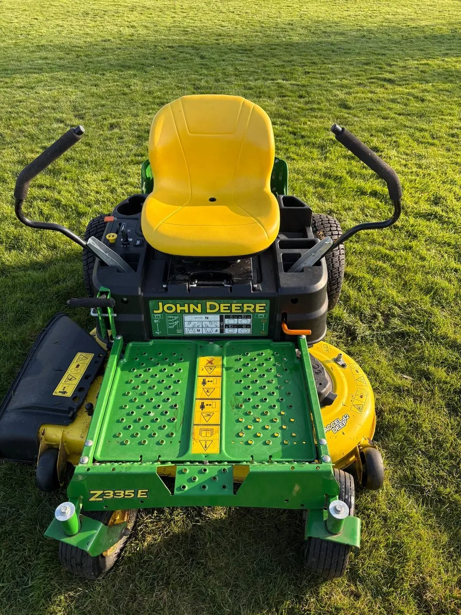 John Deere ZeroTurn Z335E - Image 4