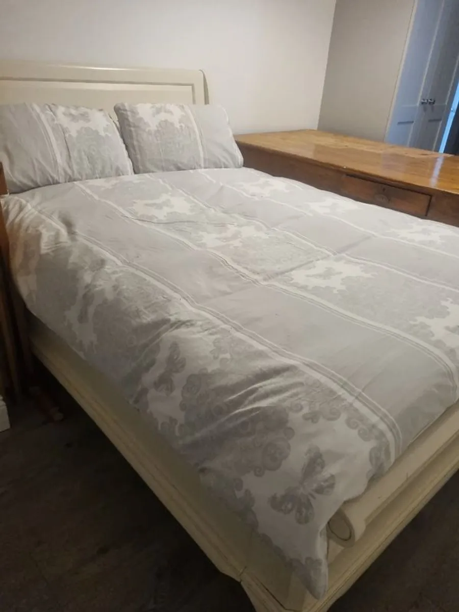 Solid wood sleigh double bed - Image 1