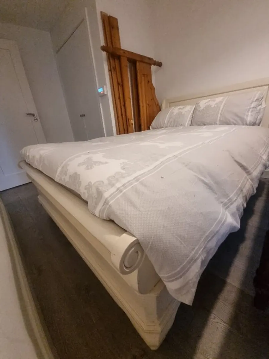 Solid wood sleigh double bed - Image 2