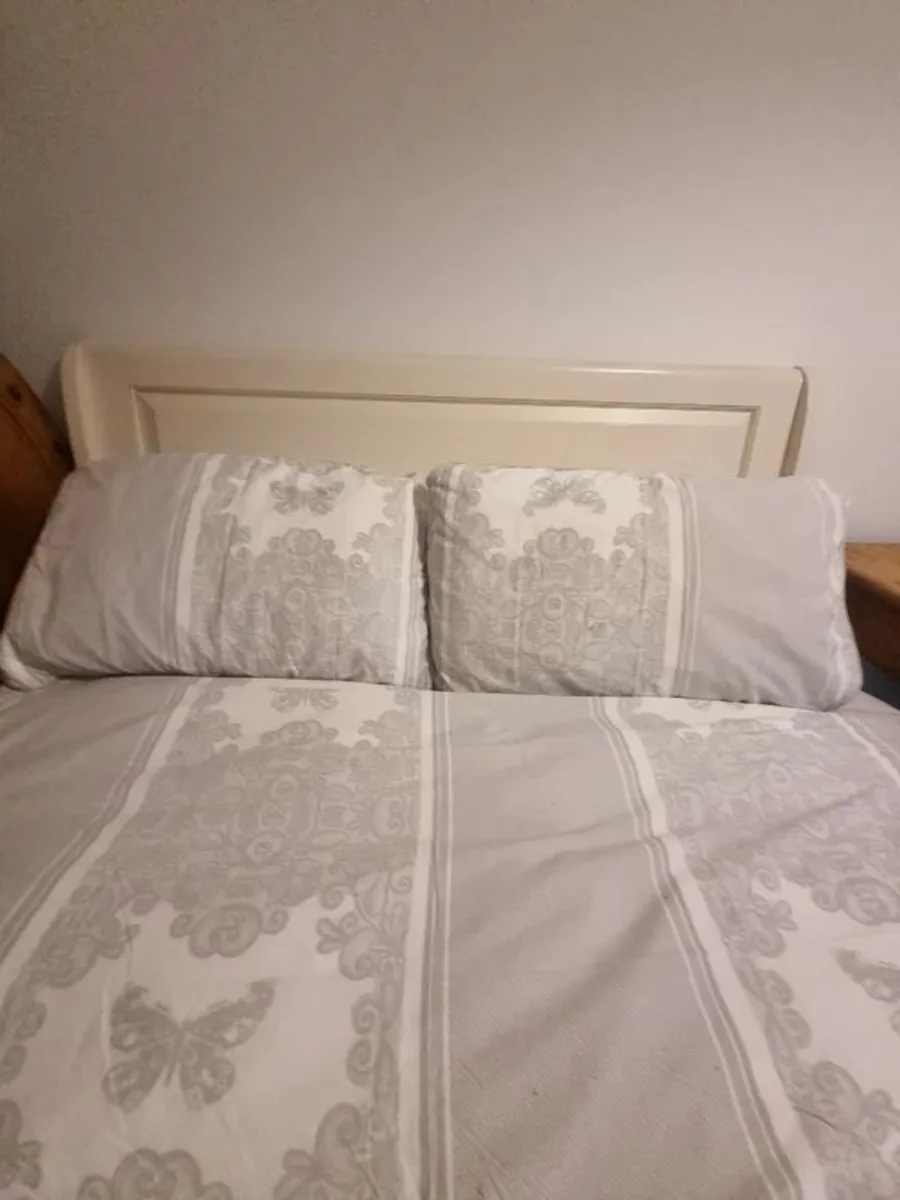 Solid wood sleigh double bed - Image 3