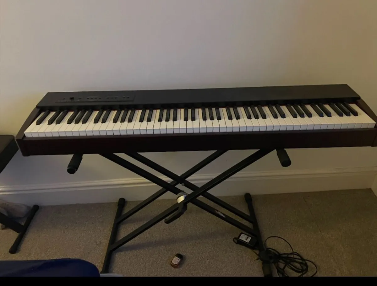 Piano keyboard - Roland f20 - Image 1