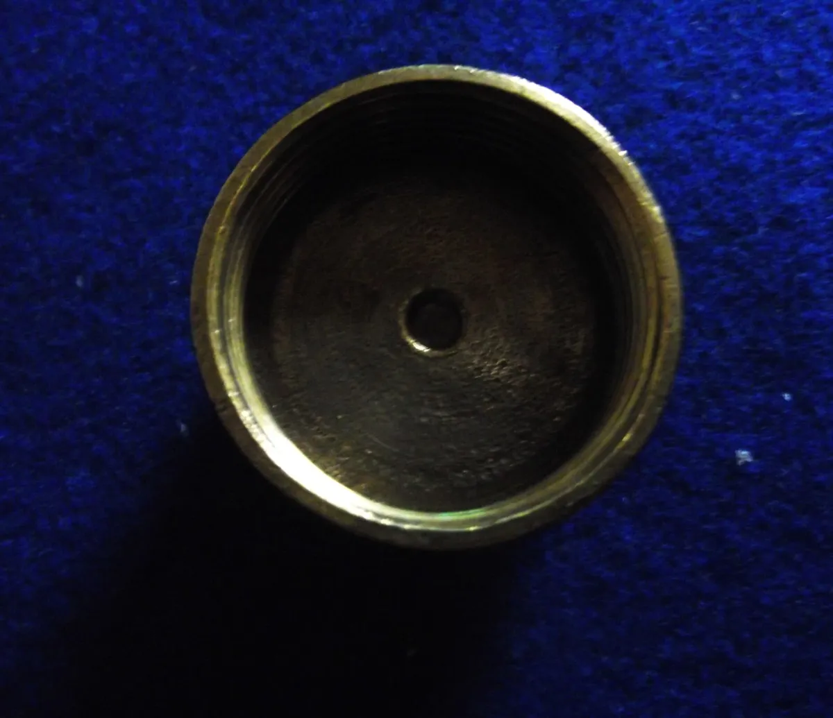 Vintage 'Redline' Oil Can Cap - Image 2