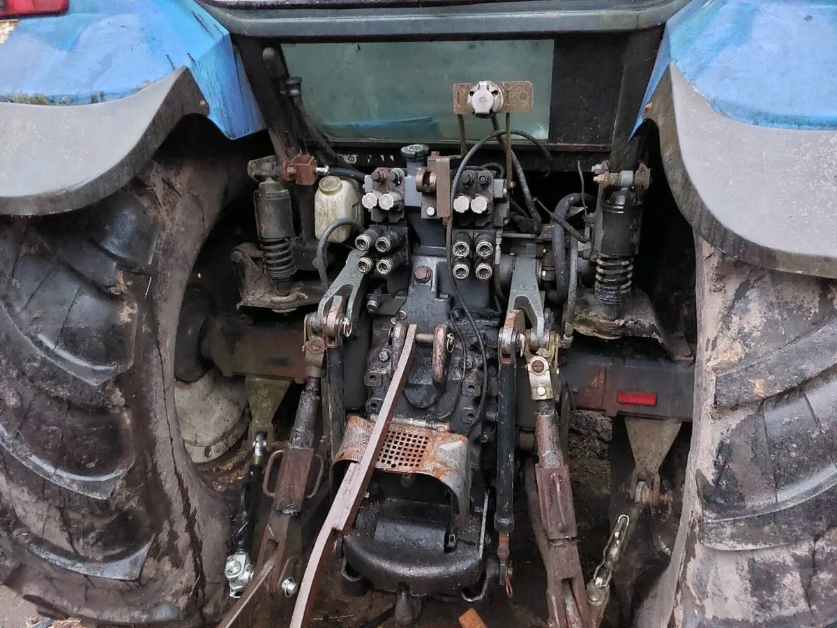 New Holland Tractor - Image 4