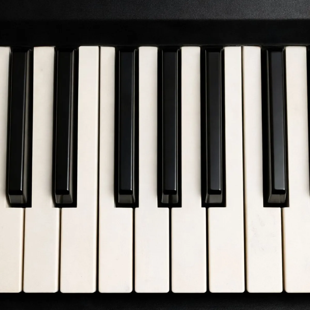 Yamaha Keyboard PSR E203 – Full Size + Stand - Image 3