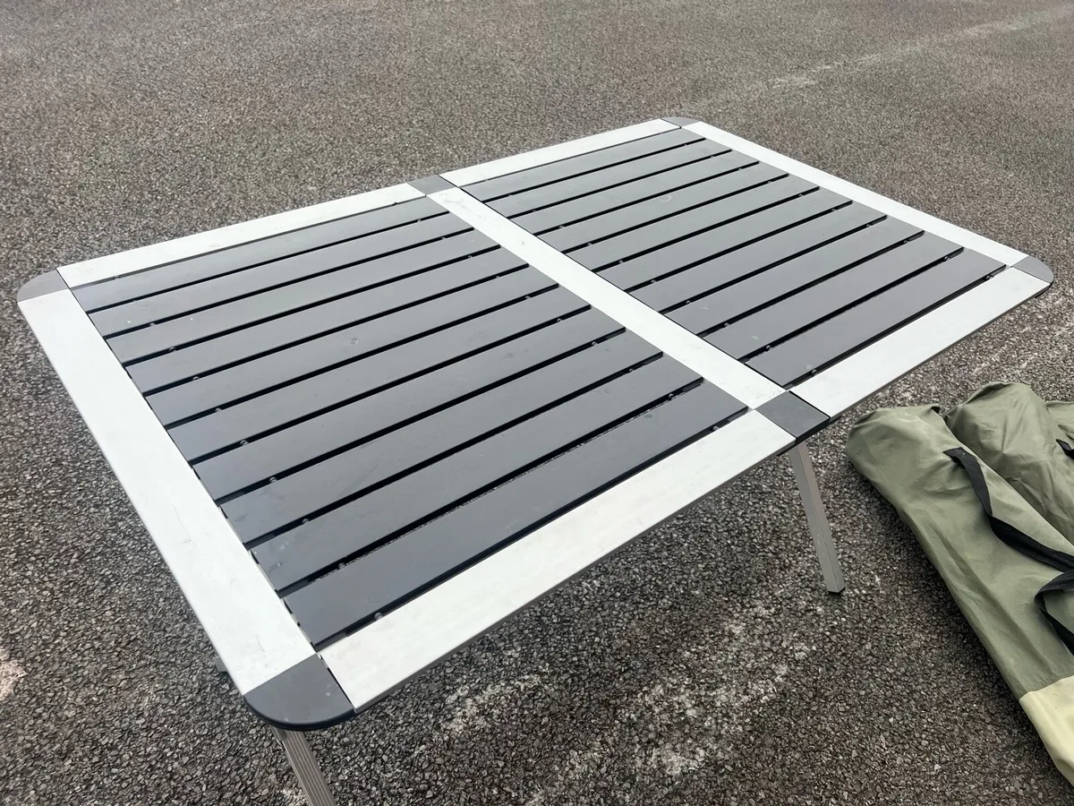 4 camping chairs and table - Image 3