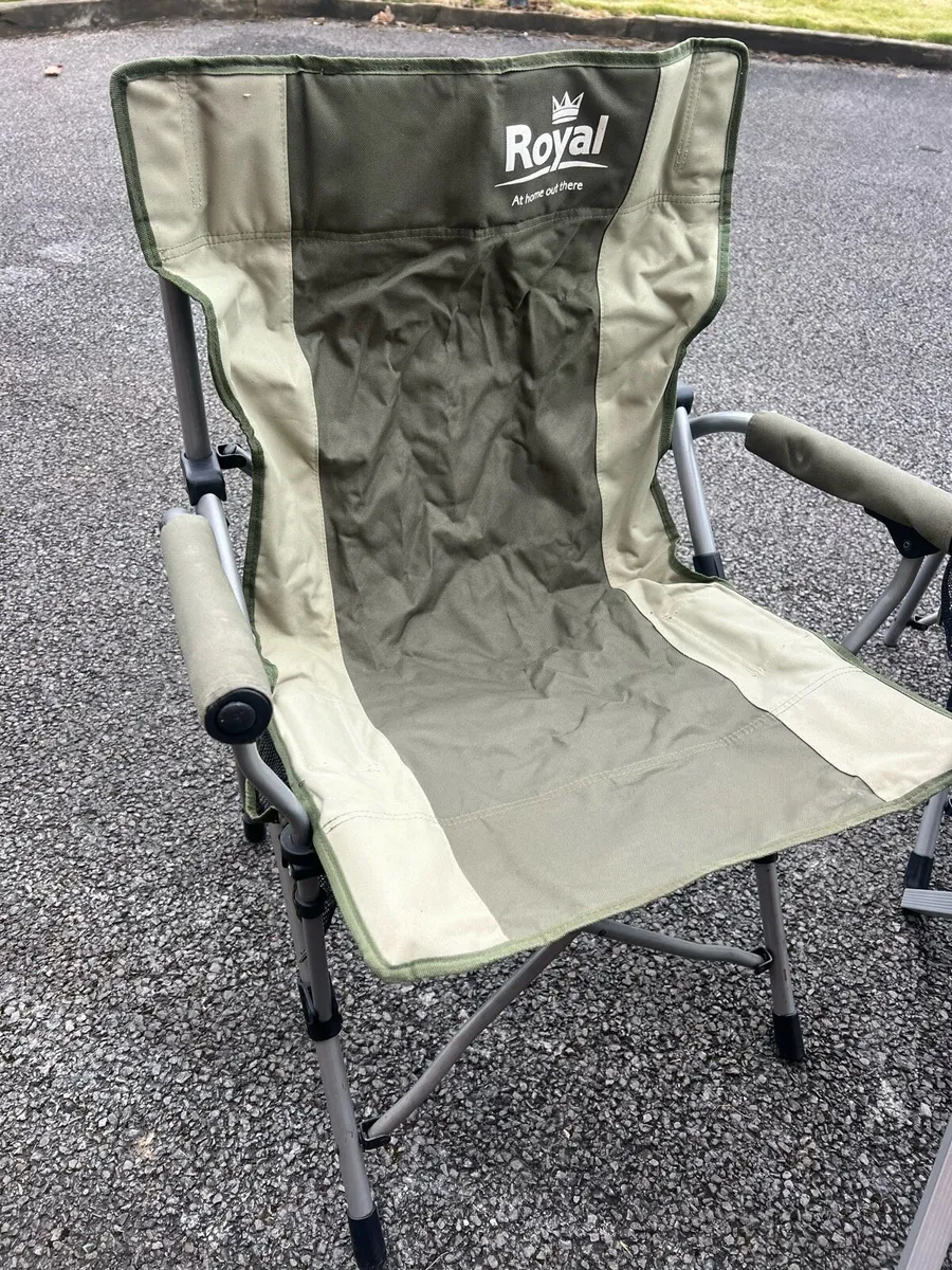 4 camping chairs and table - Image 2