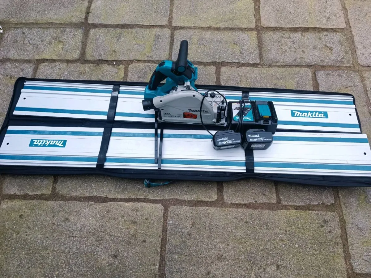 Makita dsp600 plunge saw.