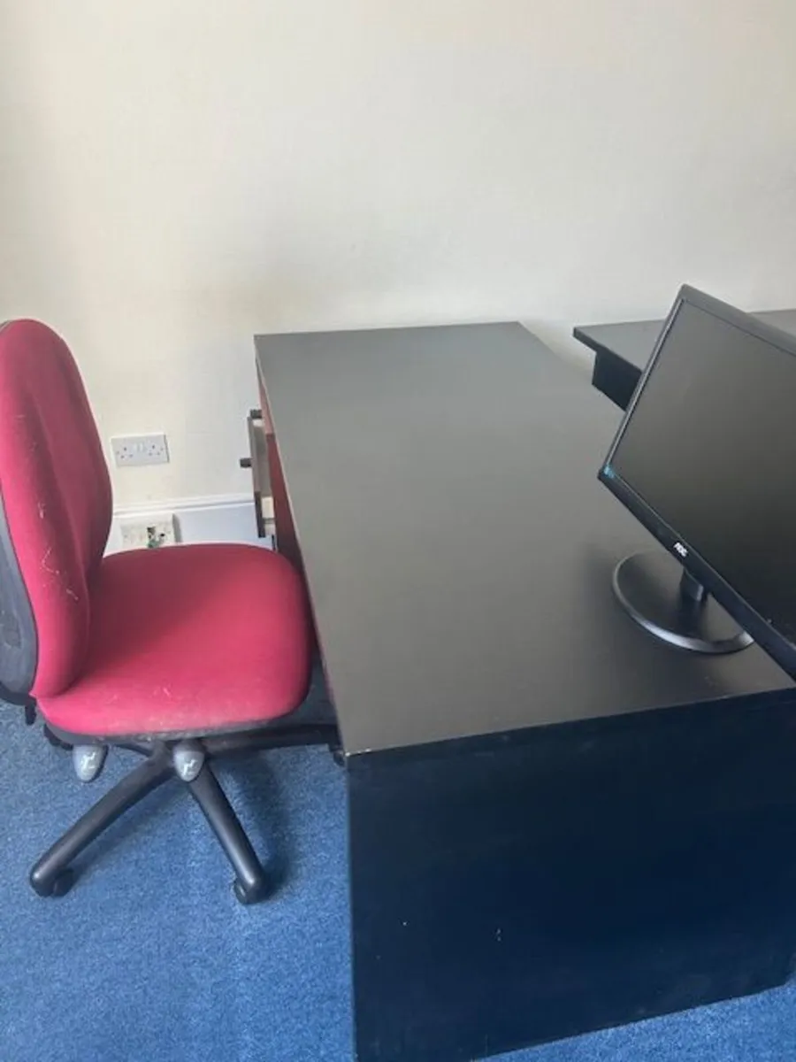 Office furniture - Image 1