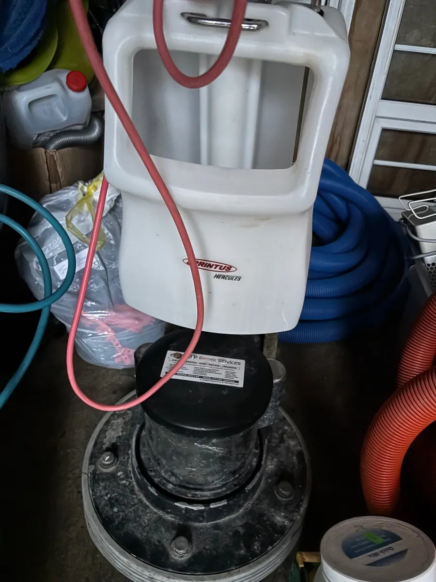 Rotary floor scrubber - Image 1