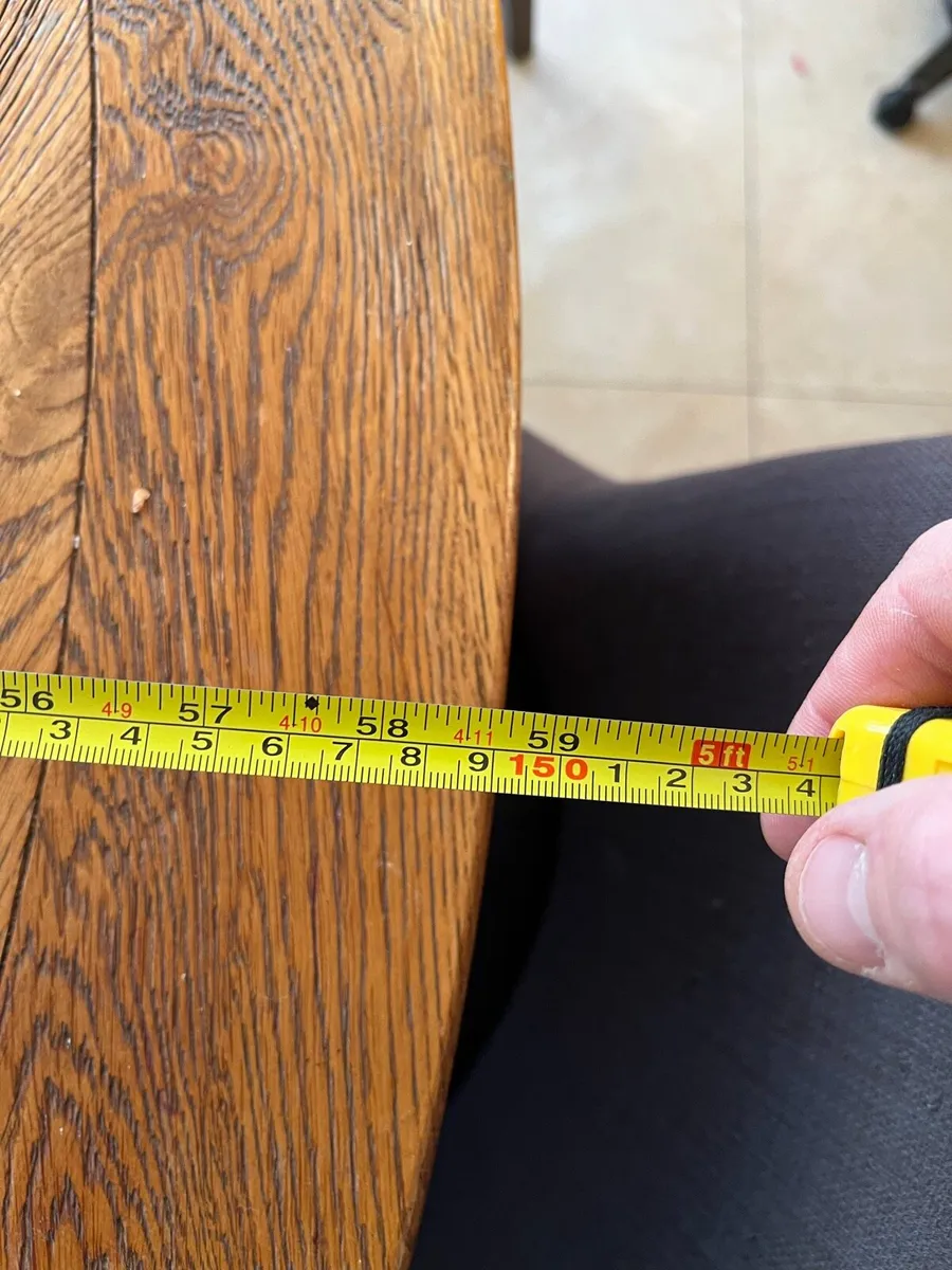 Oak round kitchen table and 6 chairs - Image 4